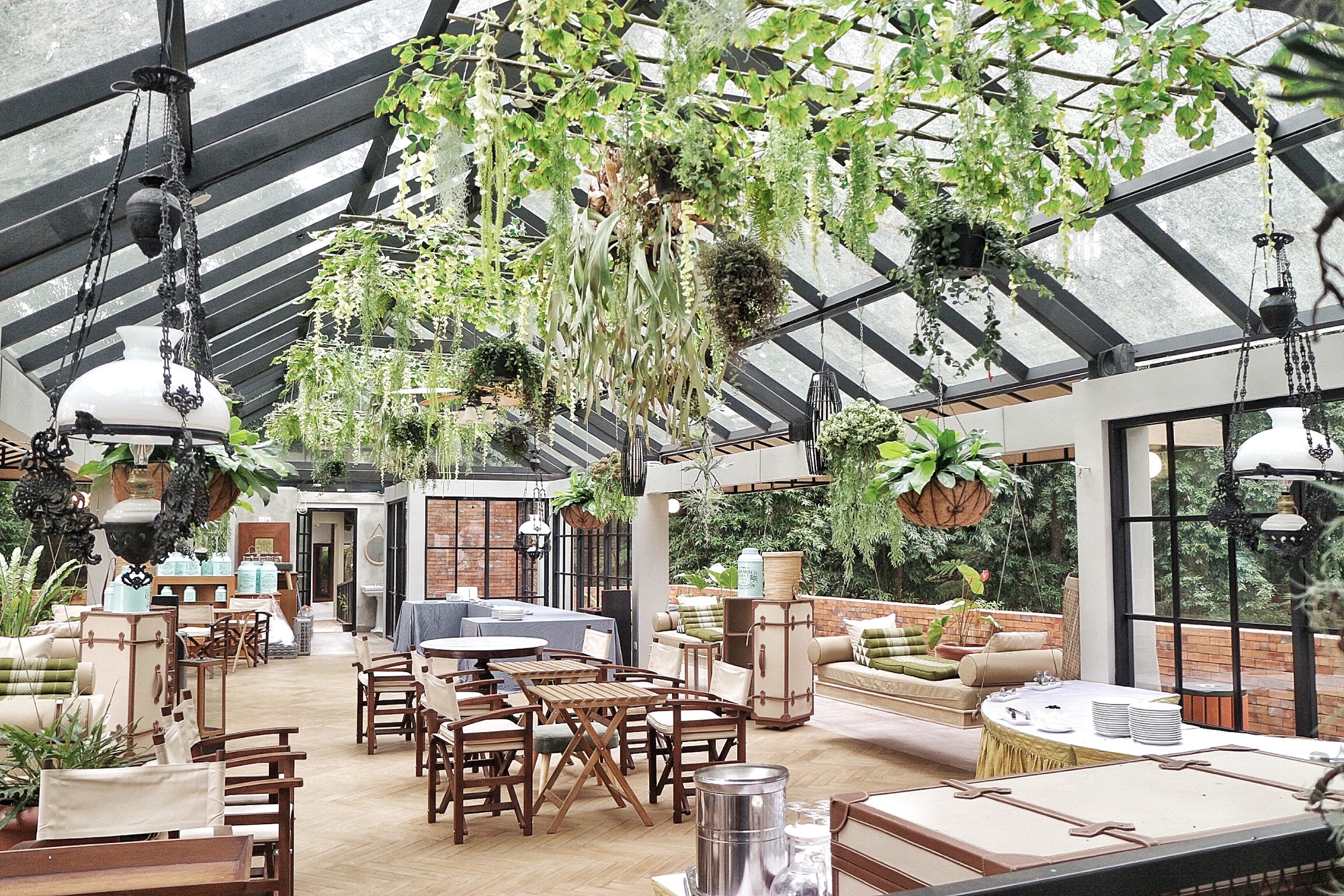 The Lakehouse Restaurant / LUWIST-15