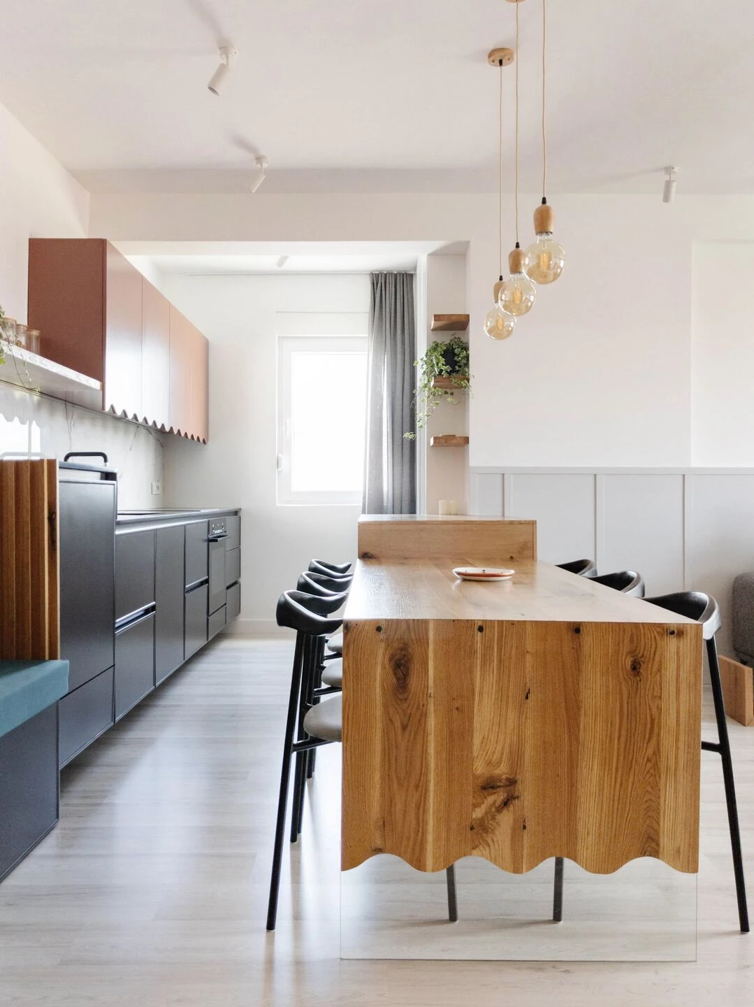 逃离现实的黑色厨房·Rozë 公寓丨普里什蒂纳-33