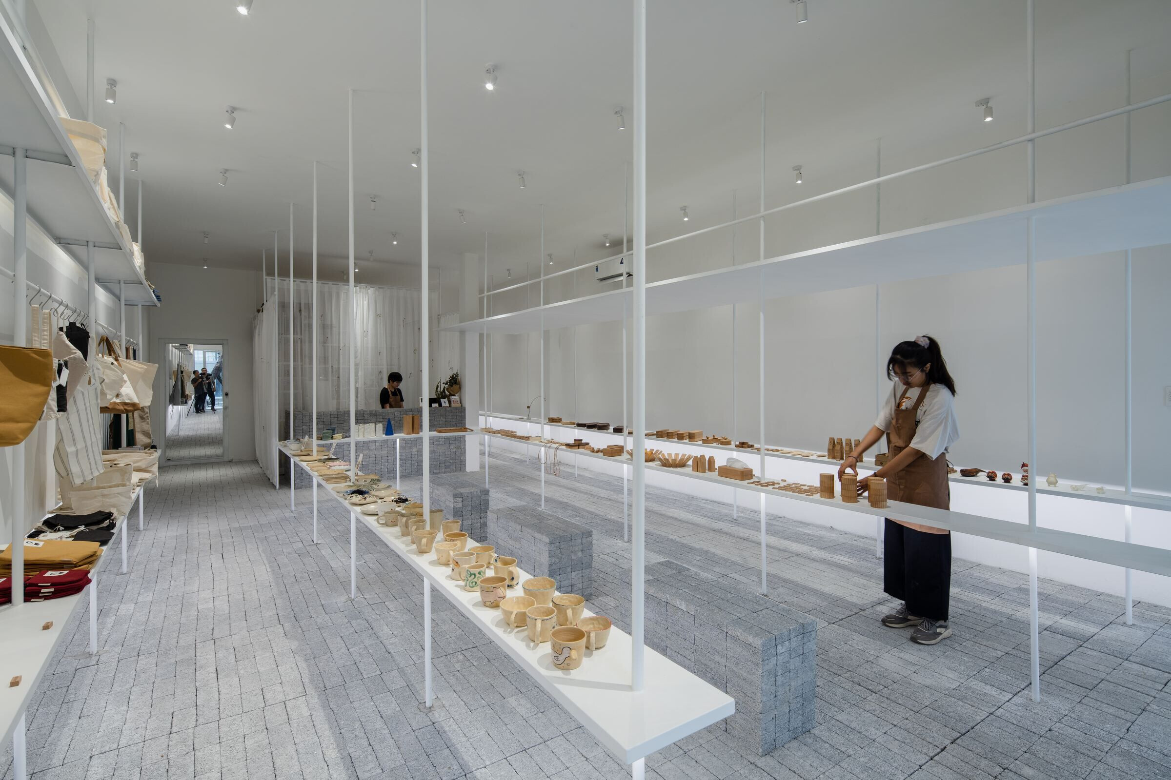 越南陶器店创意展示空间丨越南胡志明市丨Sawadeesign Studio-24