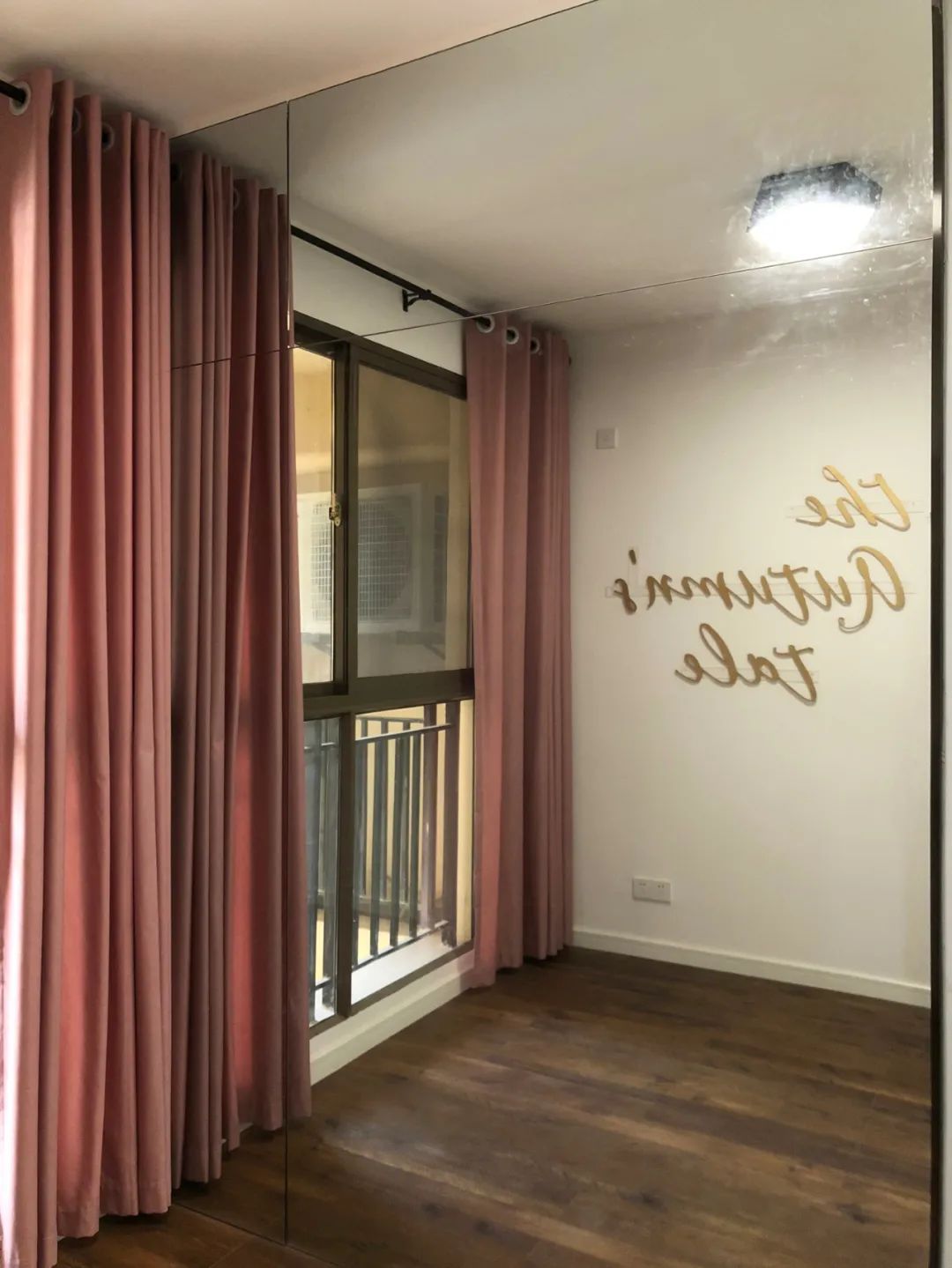 《风情墨尔本》 | 黑灰白木,金色点缀,展现空间层次与质感-21