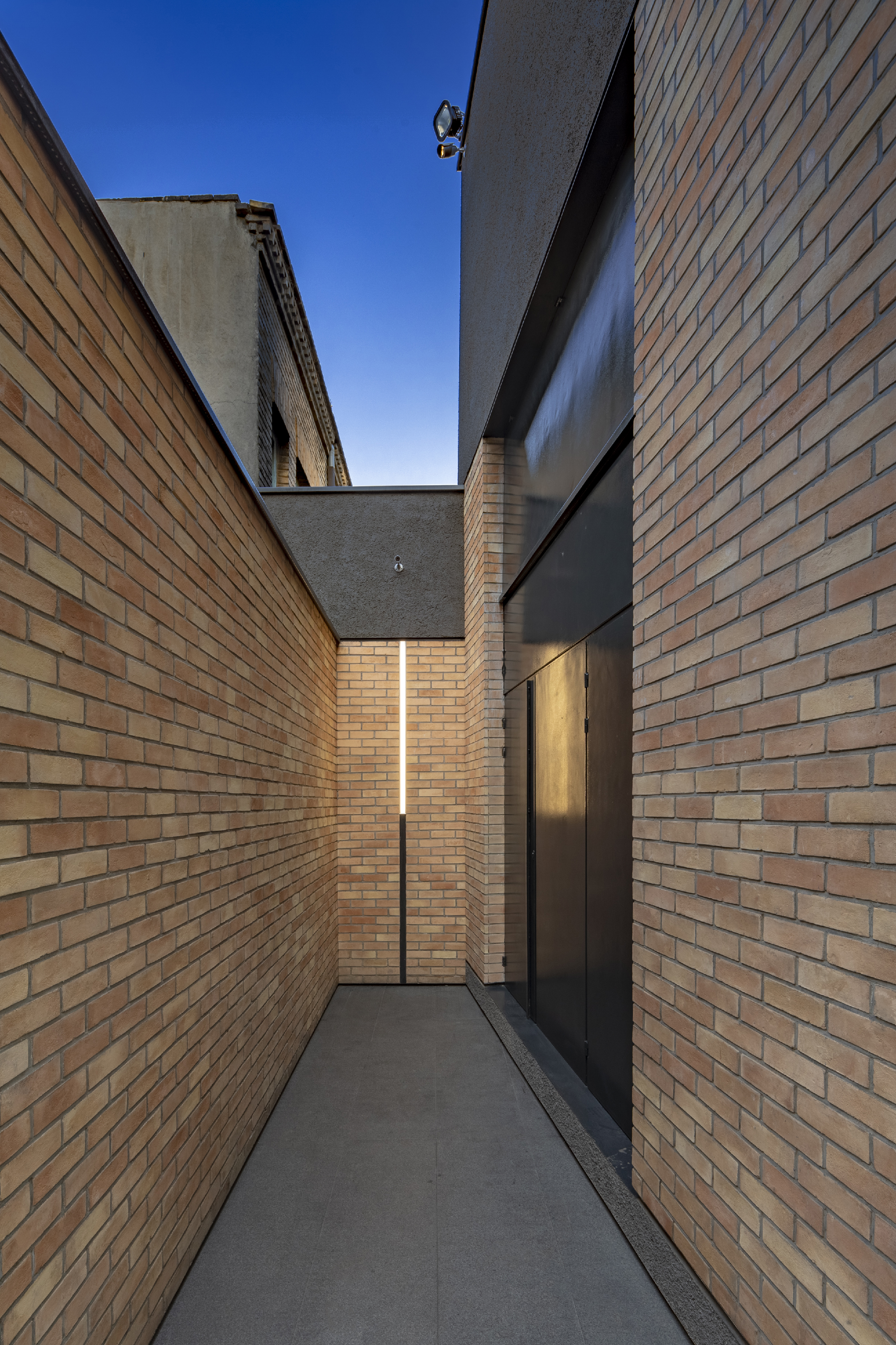 Tehran 老城区的钢铁展示空间-31