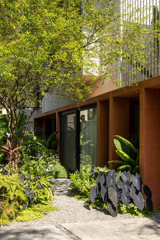 巴西圣保罗金属网格连接两座住宅设计丨TODOS Arquitetura-13