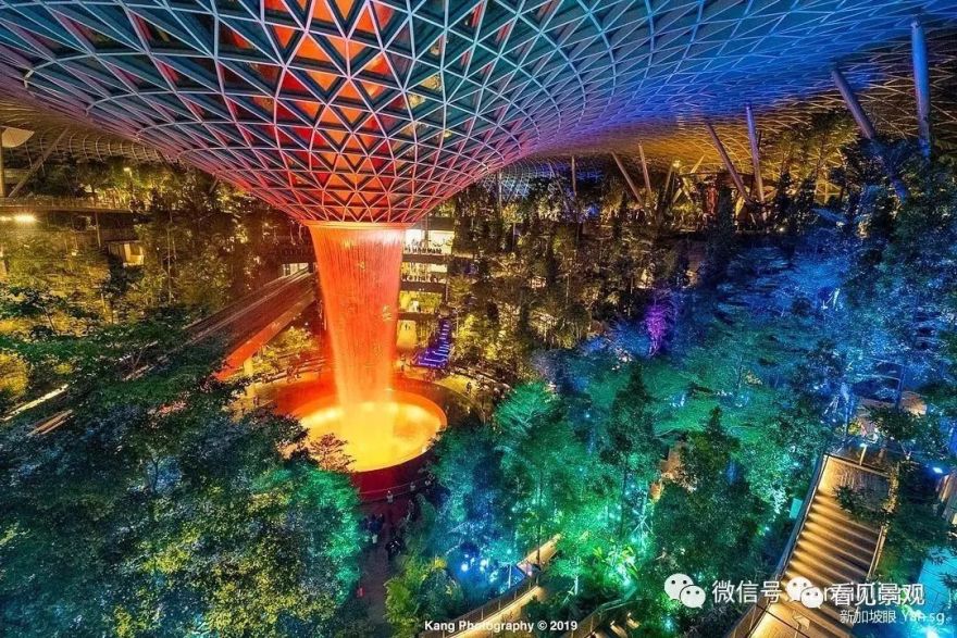 星耀樟宜 | 雨漩涡与绿意交织的机场奇迹-92