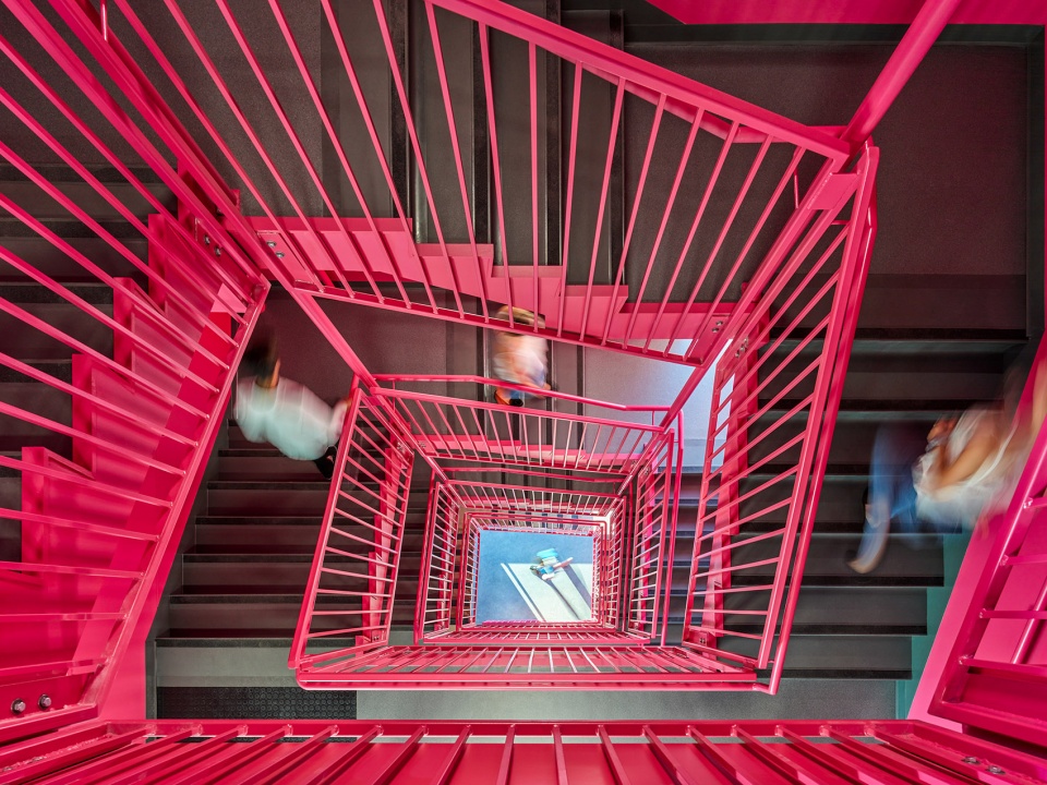 加拿大 UBC Okanagan 大学糖果色被动式宿舍-49