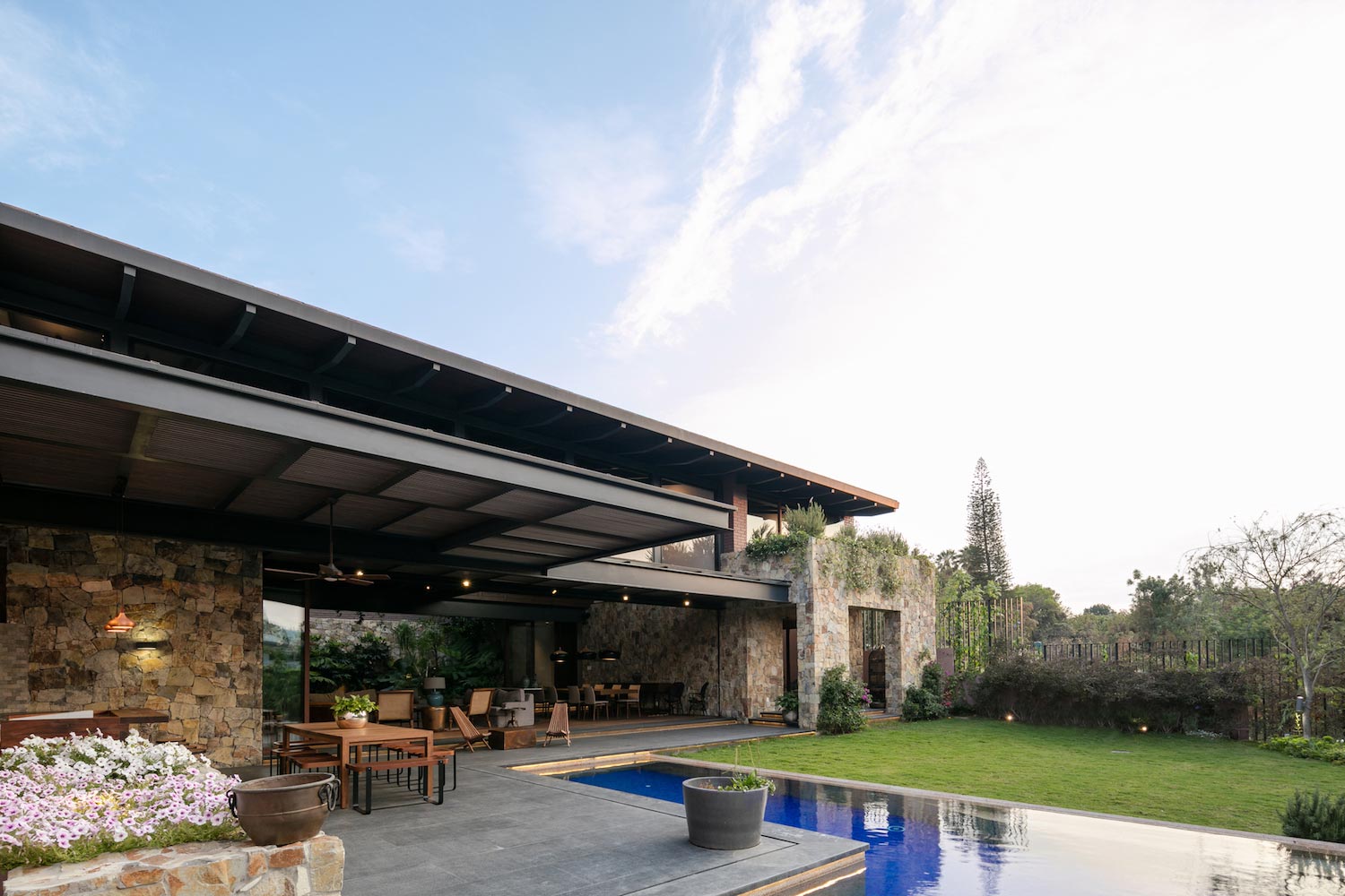 House by AE Arquitectos that balances two different styles   Page 2 of 2   CAANdesign  Architecture and home design blog-0