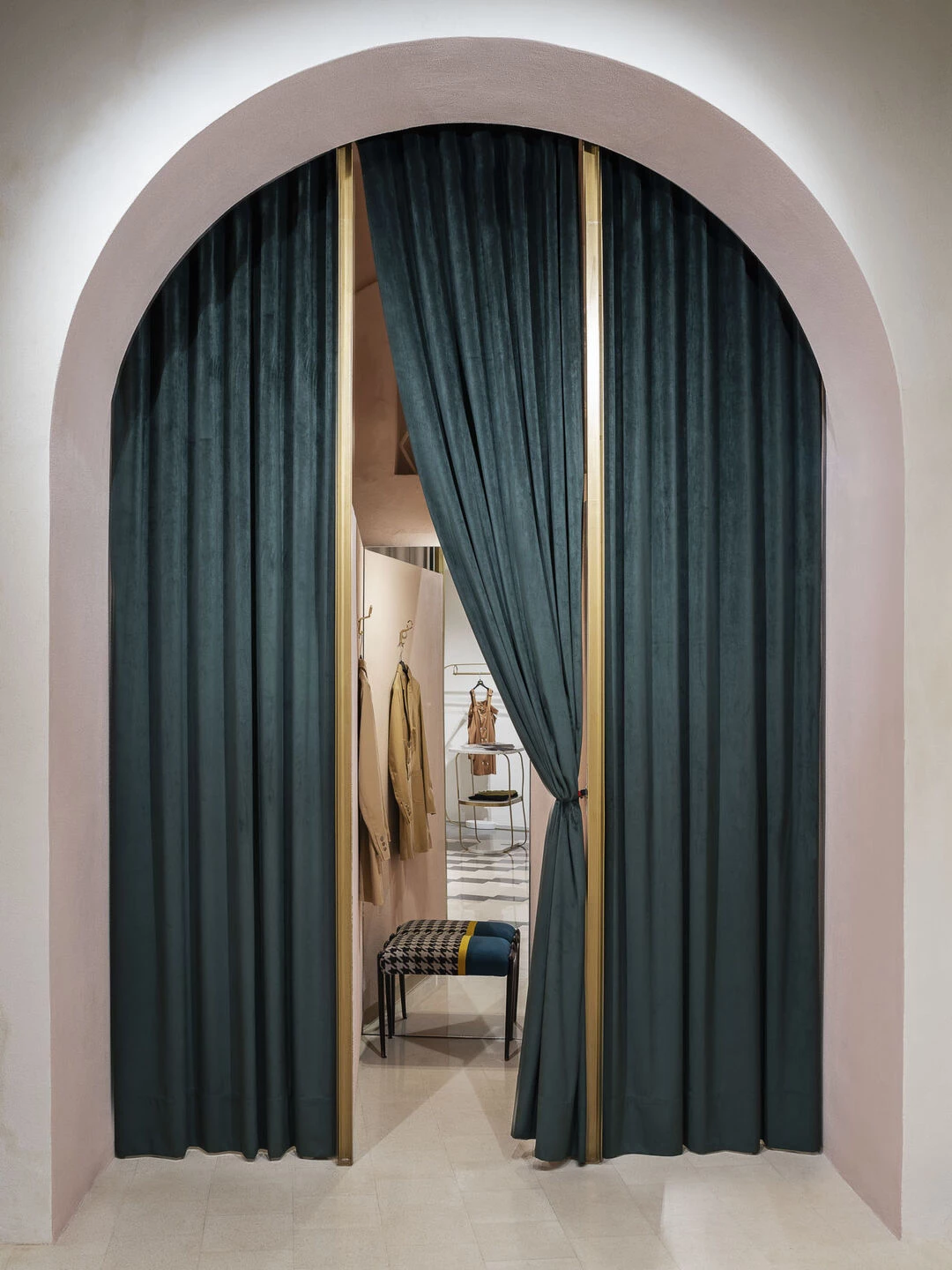 镜面幻境 · 意大利奢华服装店设计-27