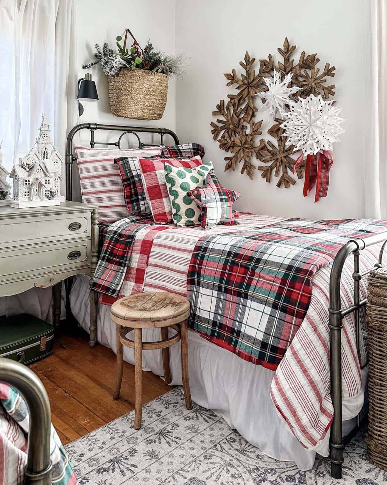 Wishing You A Very Merry Christmas: 80 Decorating Ideas To Inspire-36