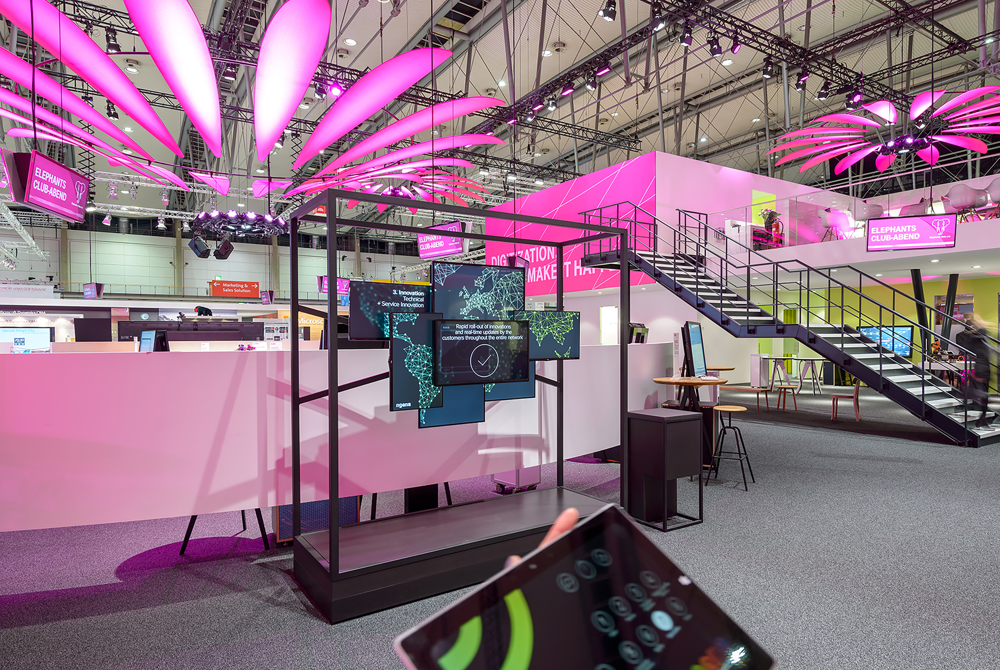 共享经济下的企业网络展厅设计-11