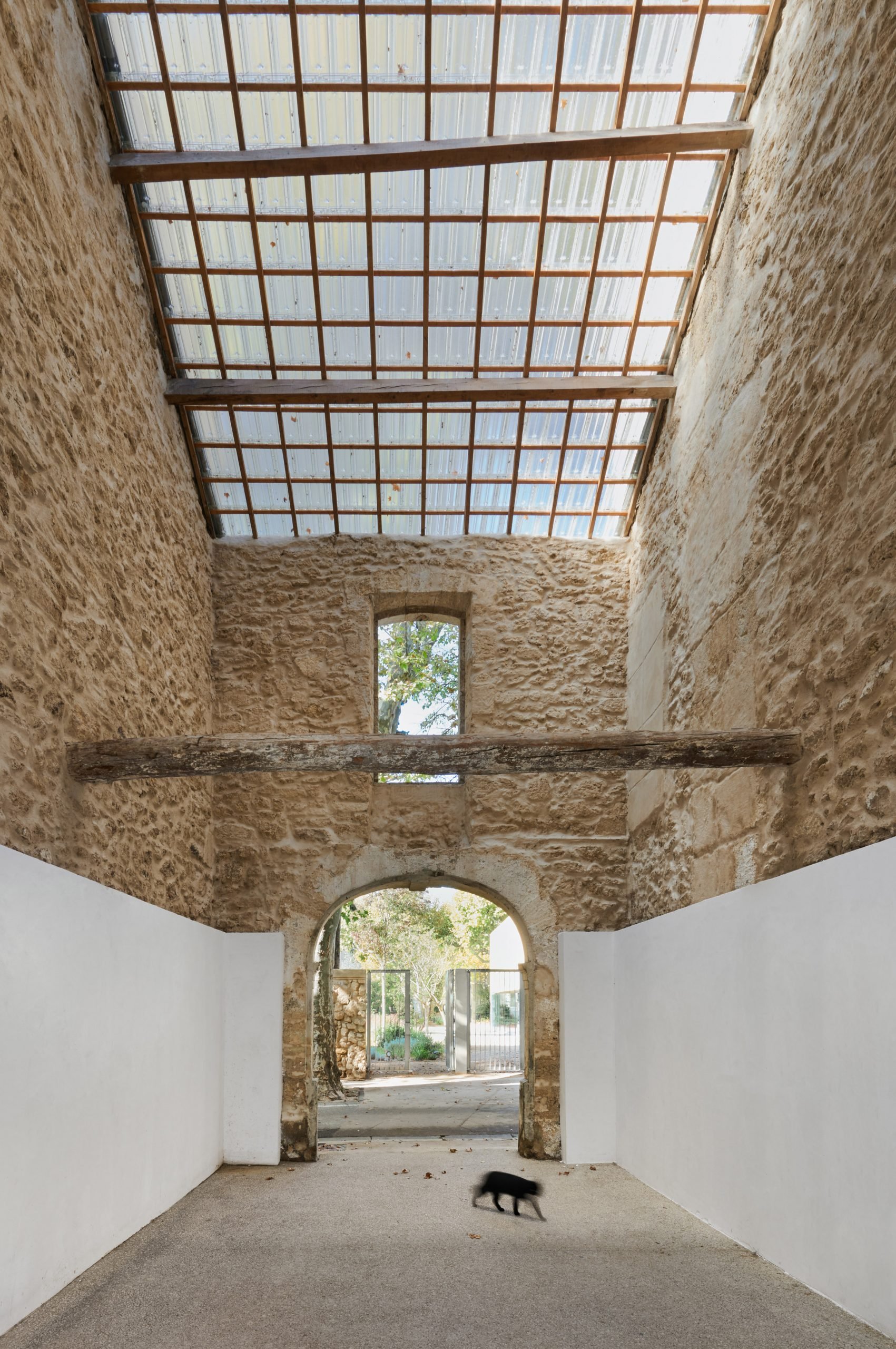 法国庄园图书馆 | 曲面玻璃嵌入历史建筑-33