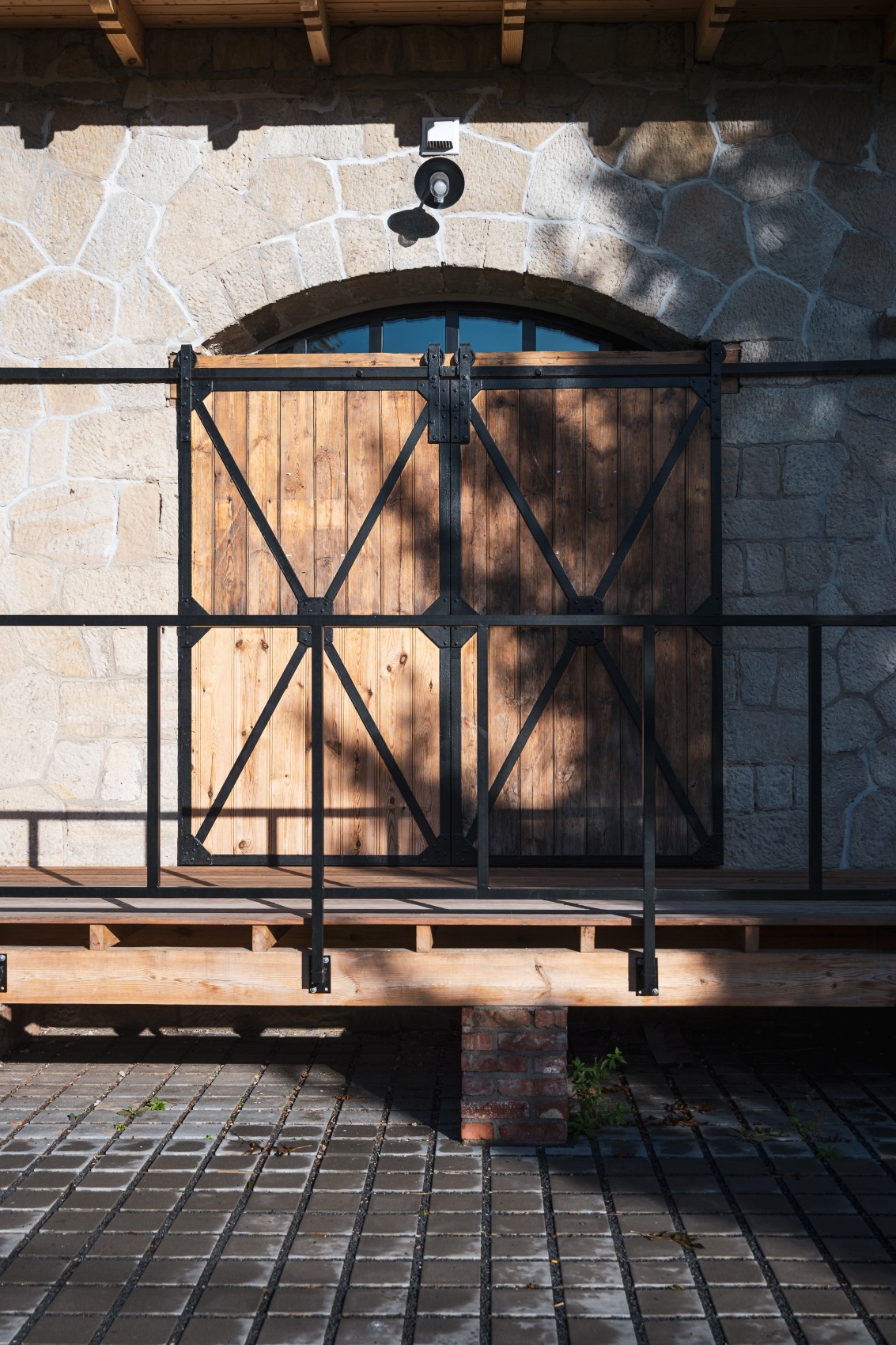 普瓦涅旧火车站改乡村活动中心丨利比里亚博米-24