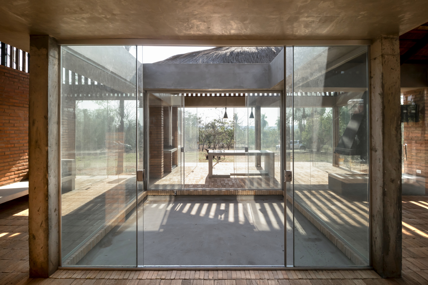 树荫下的低成本环保住宅-17