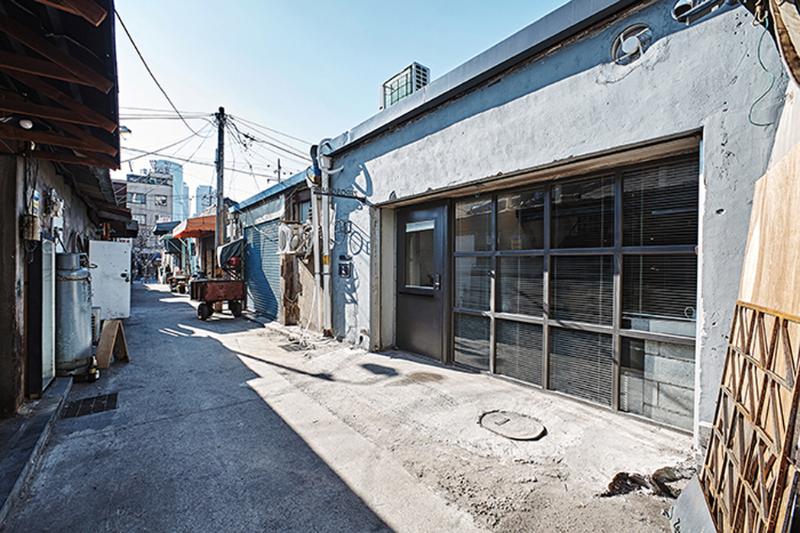 13 坪工厂改造咖啡馆，极简工业风创空间魔法-13