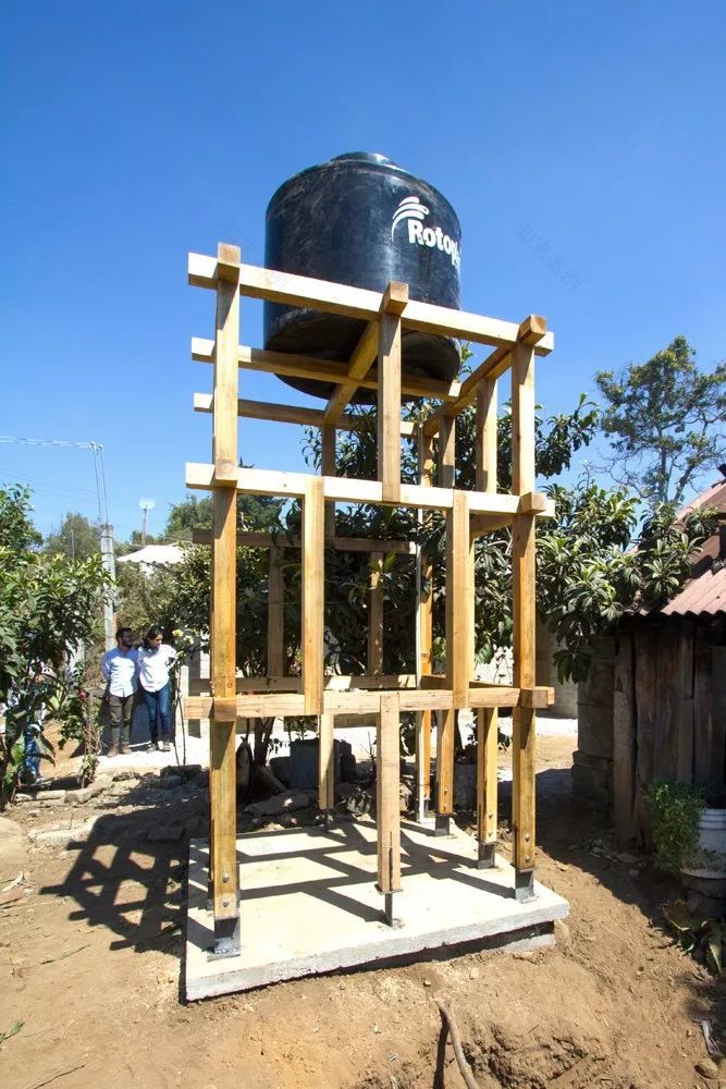 墨西哥瓦伦蒂娜住宅,绿意环绕的环保之家-26