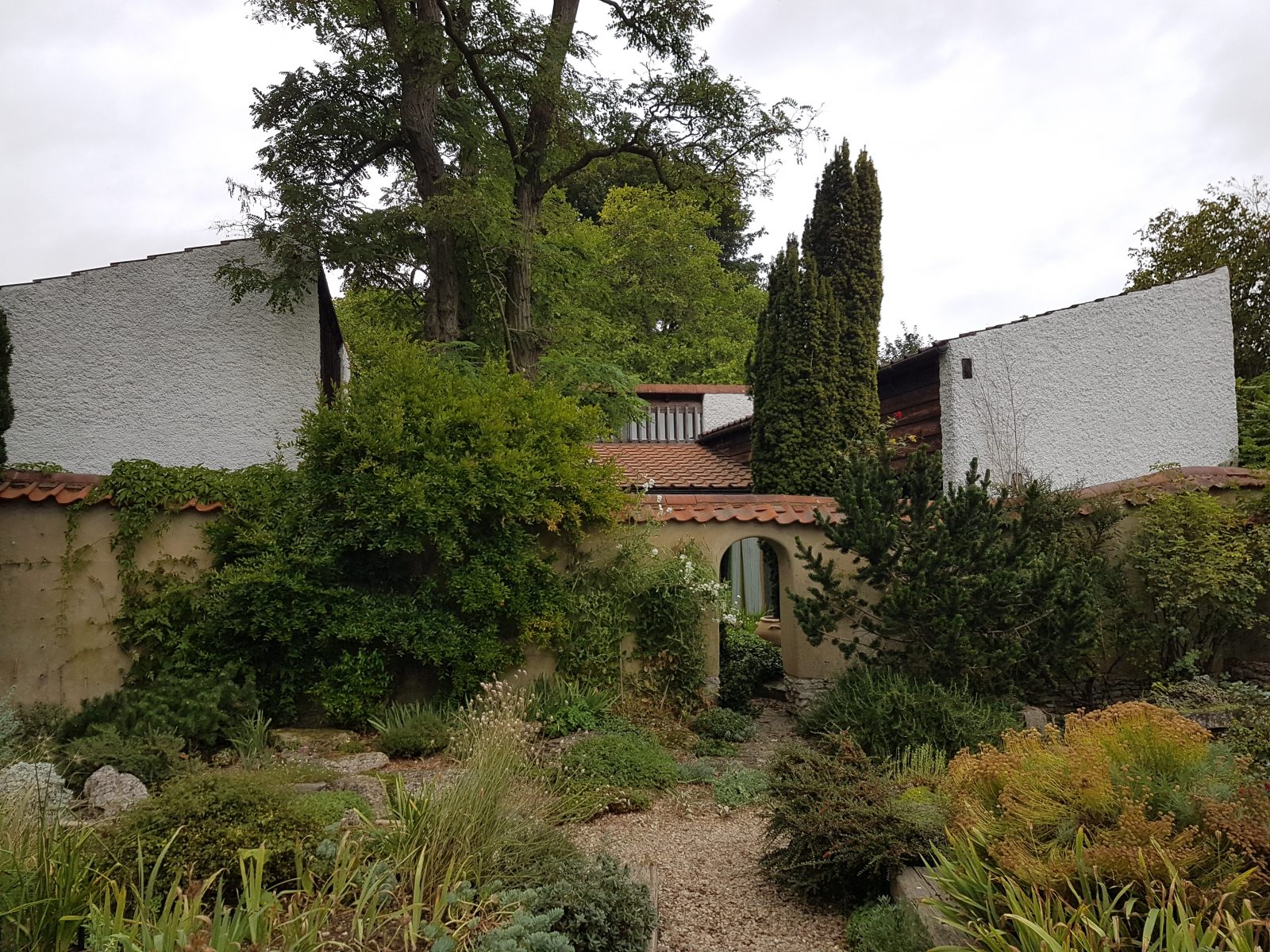 The top living spaces around the world, as chosen by our podcast guests | Journal | The Modern House-23