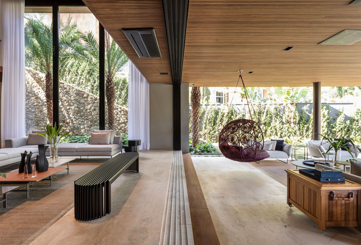 RZ Residence · 巧妙利用地形的现代简约住宅设计-6