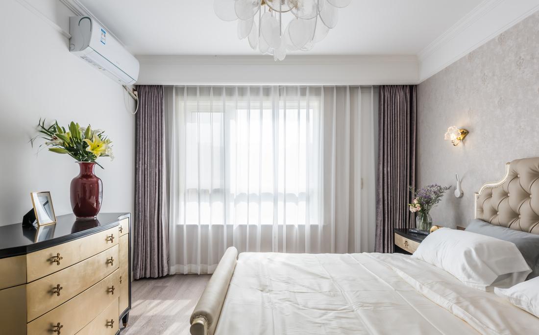 金色点缀的现代精致家居-17