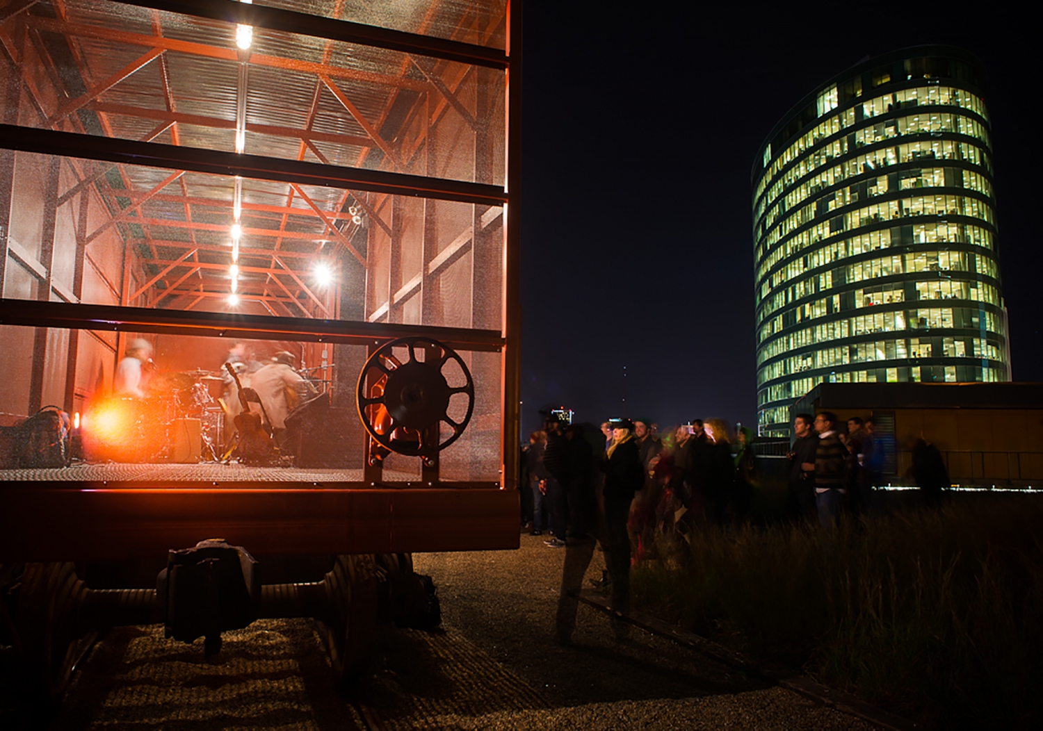 美国 Prairie Logic 避难所 | 嵌入草原的铝板“棚车”-25