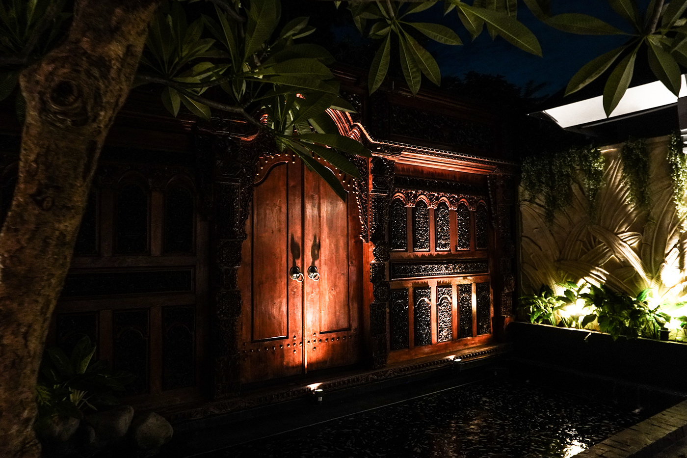 Six Ounces Menteng-2