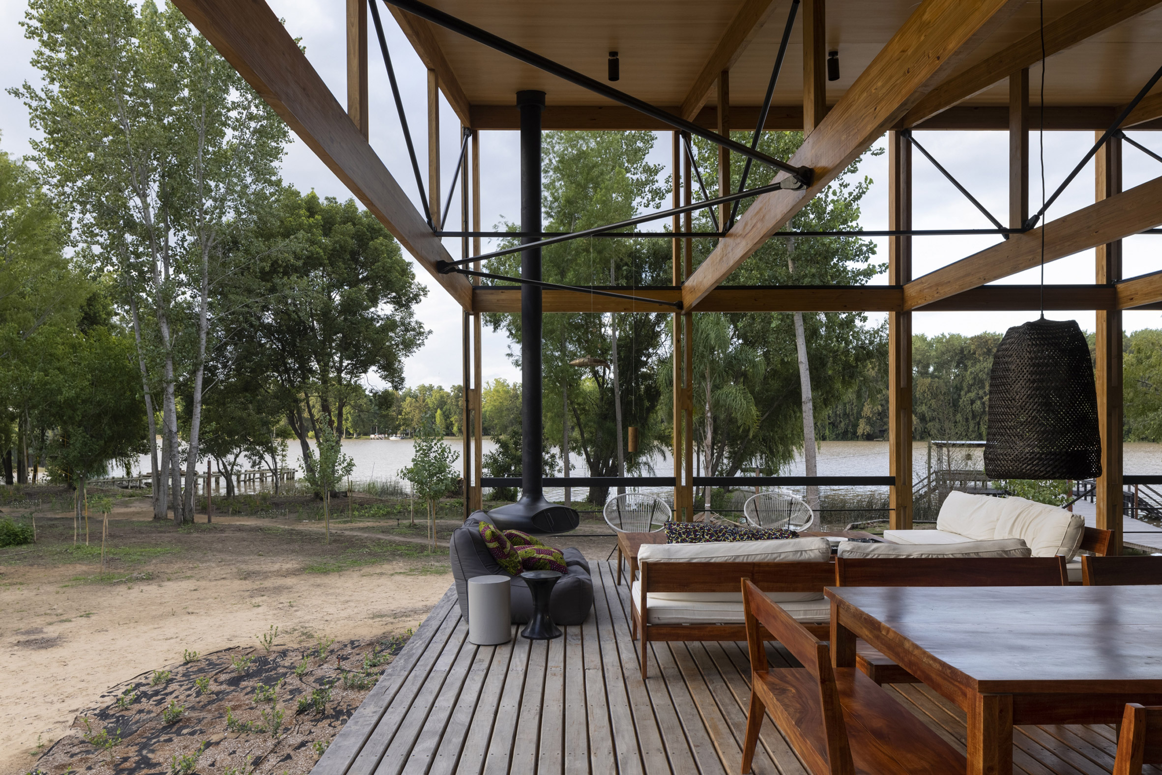 阿根廷首个 Passivhaus 住宅 | 漂浮在水上的绿色建筑-17