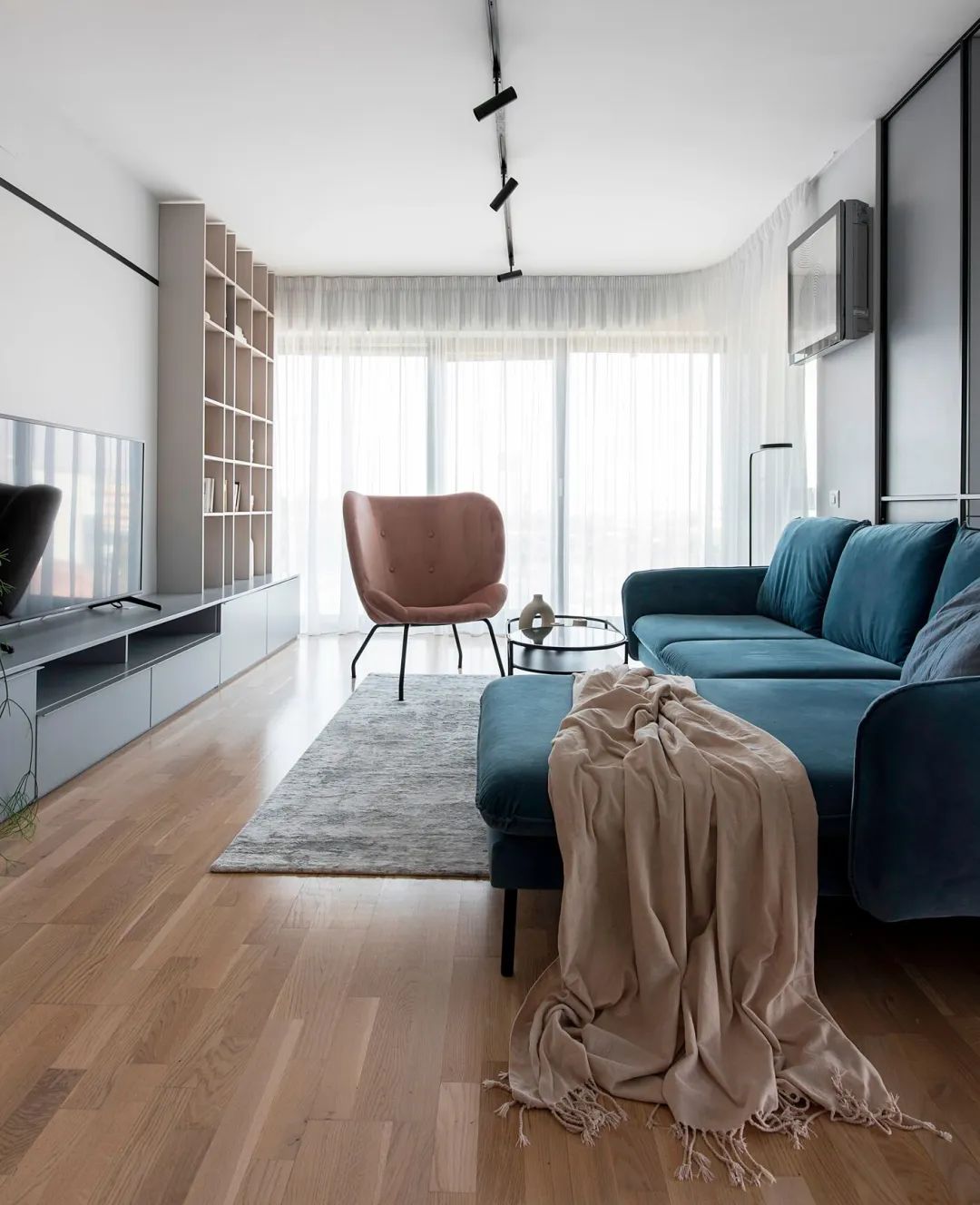 布加勒斯特 CityZen 现代简约出租公寓设计-5