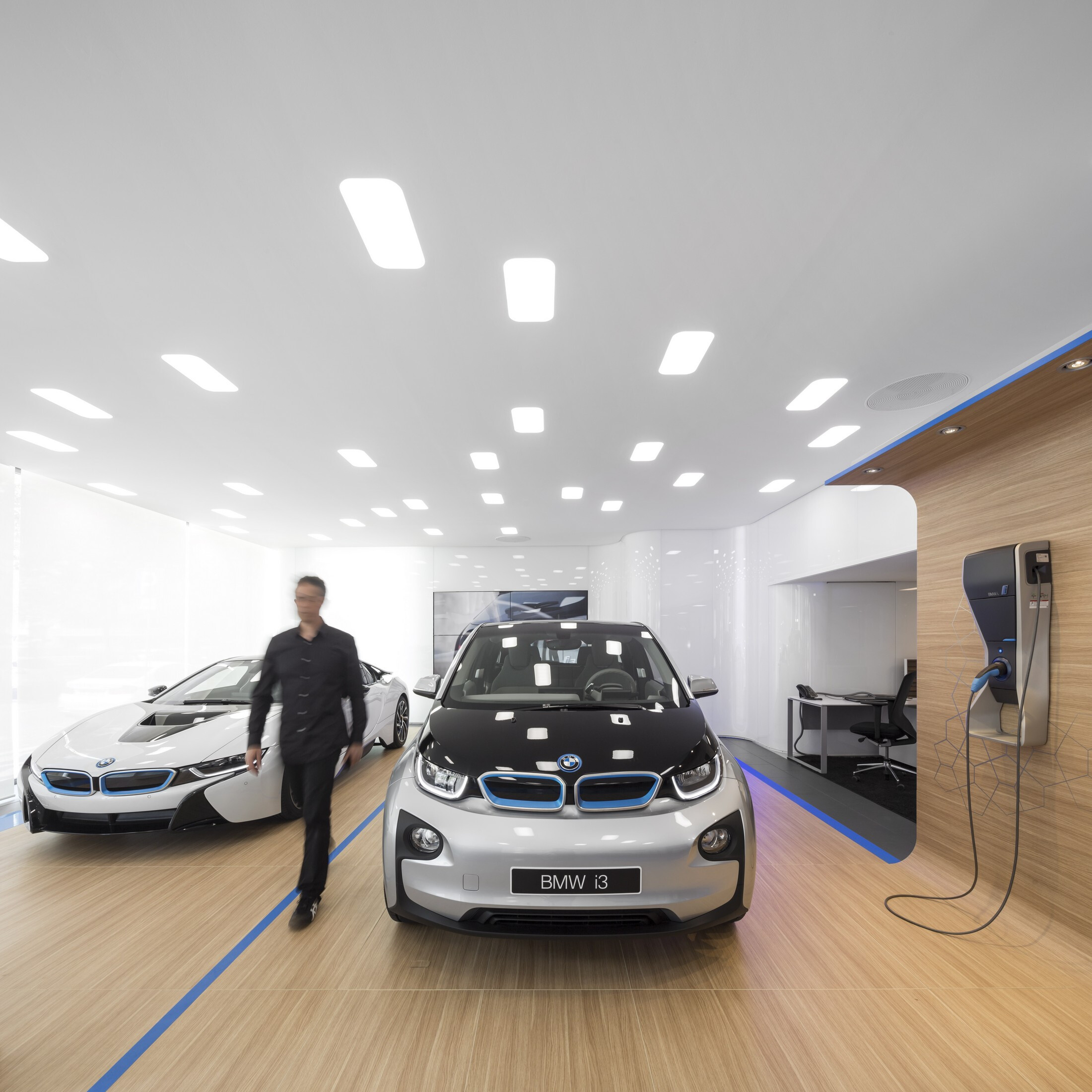 BMW i City Sales Outlet · 神秘动感白膜展示空间-22