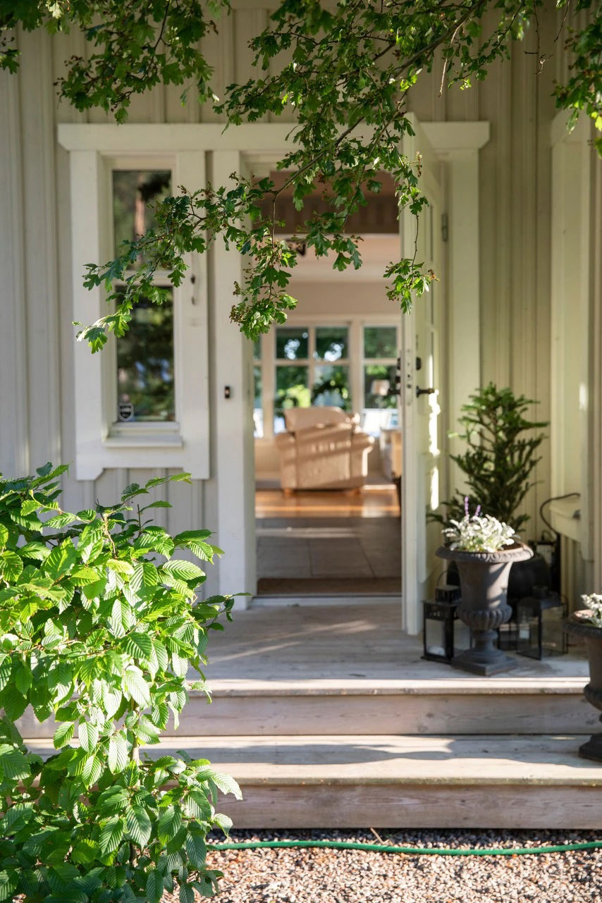 瑞典湖畔的田园诗般乡村生活-3