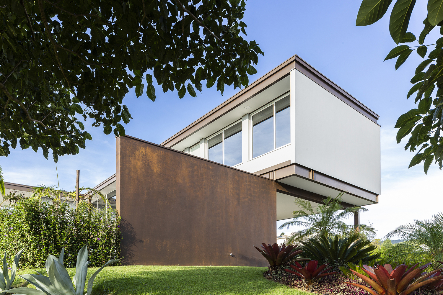 巴西 BT House | 钢构智能玻璃打造室内外一体空间-49