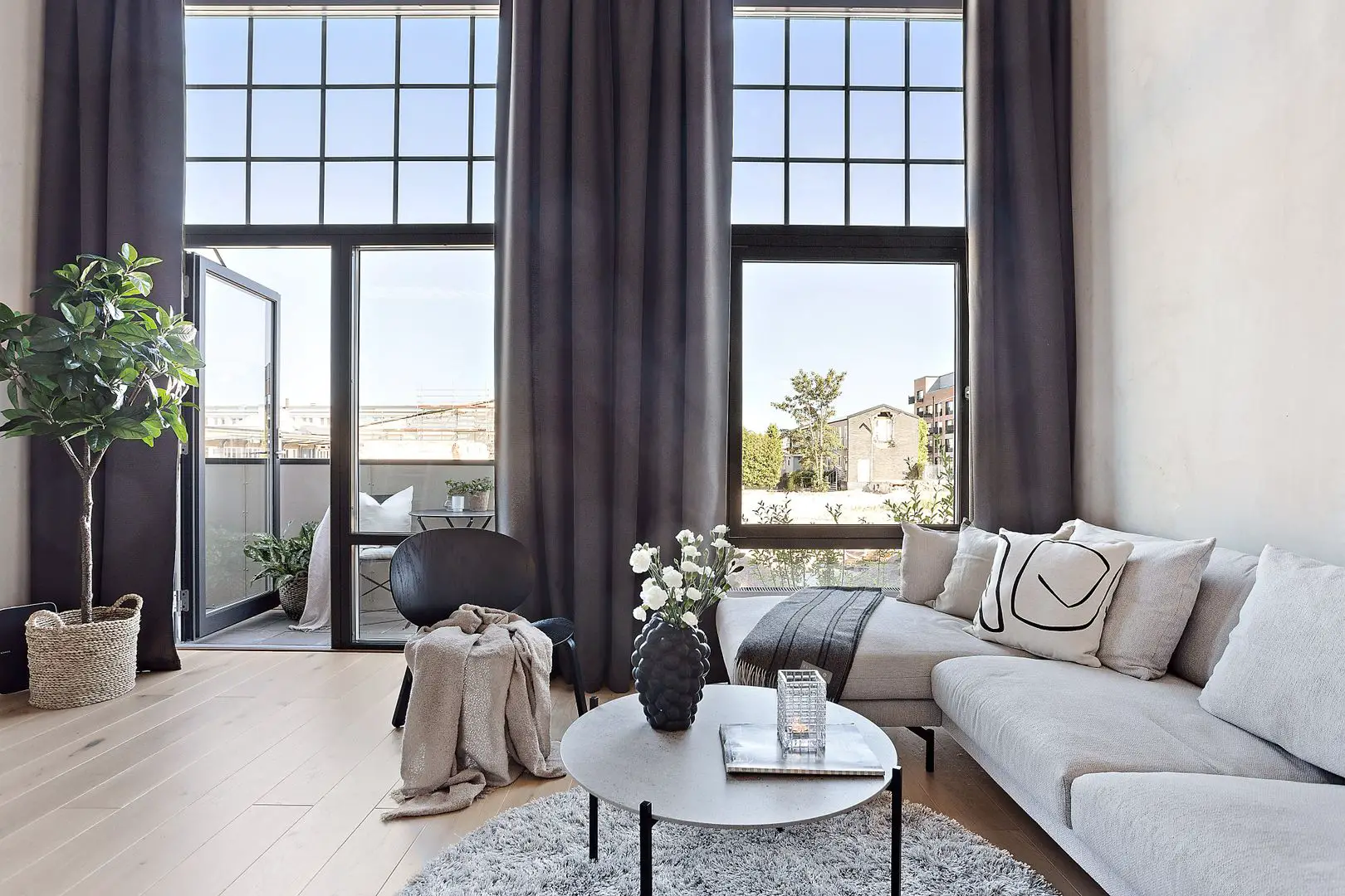 瑞典 35m2 蓝色调迷你复式公寓,设计巧妙空间利用充分-6