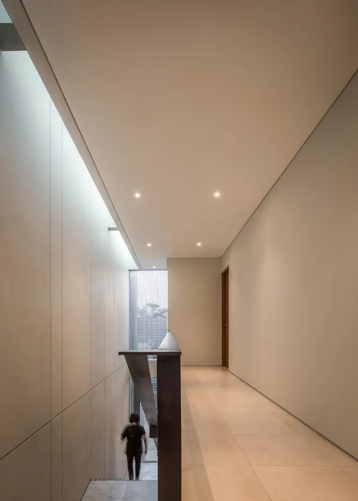 印尼 CJ House | 紧凑现代绿色住宅-11