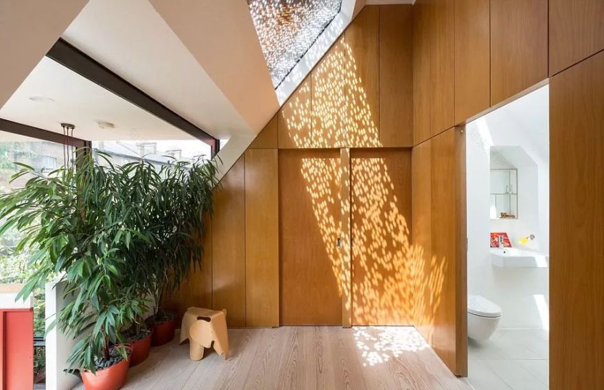 买不起“学区房”,他带2个女儿住进破马厩,花4年爆改,市价3300万!-127