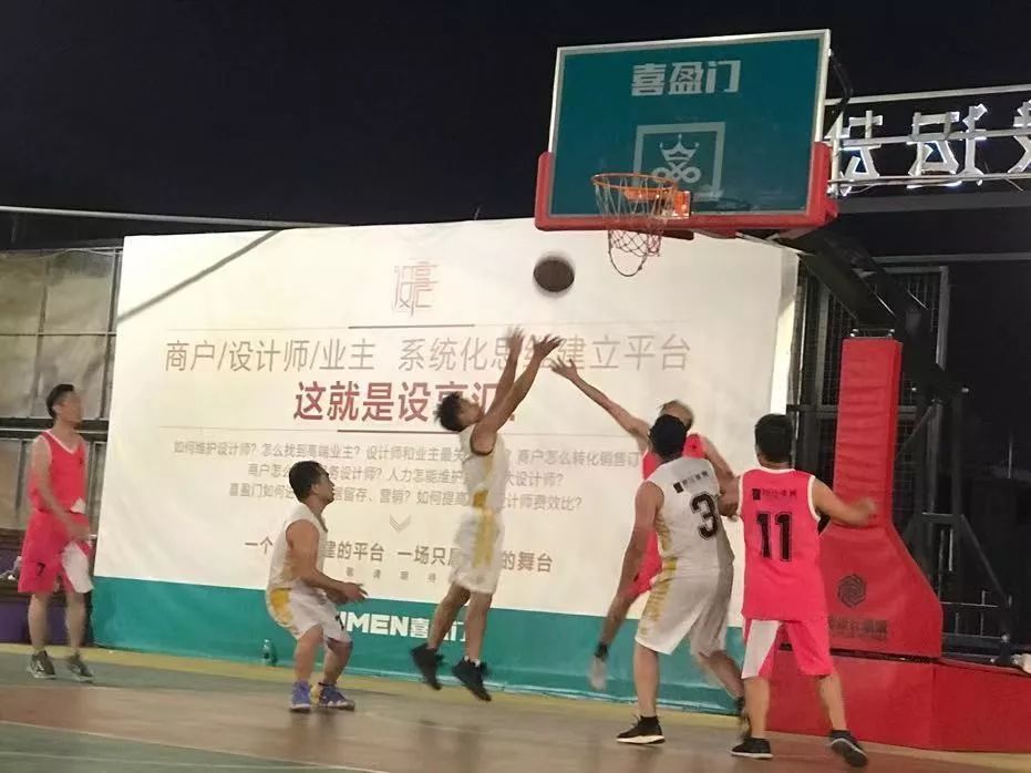 街头篮球赛激情对决,室内设计展现运动魅力-40