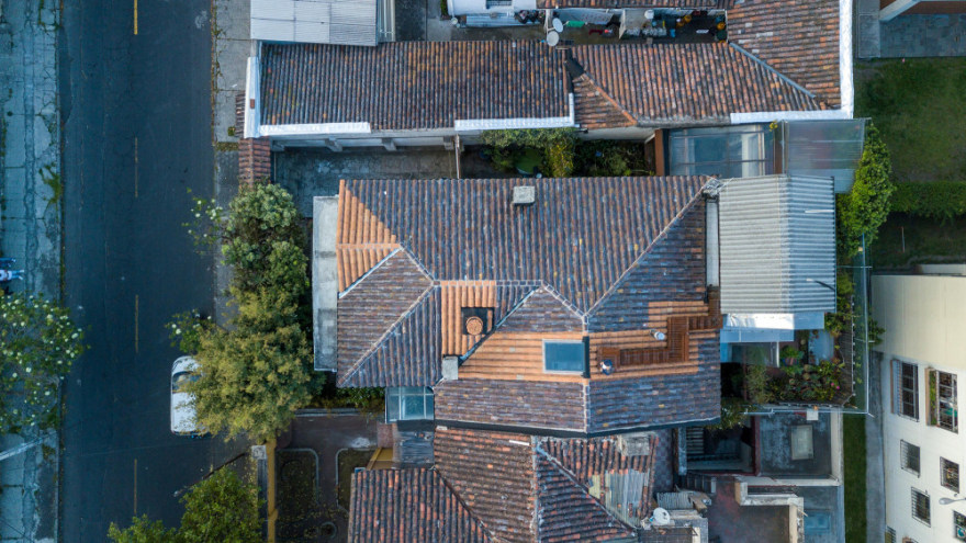 厄瓜多尔高地住宅屋顶改造-42