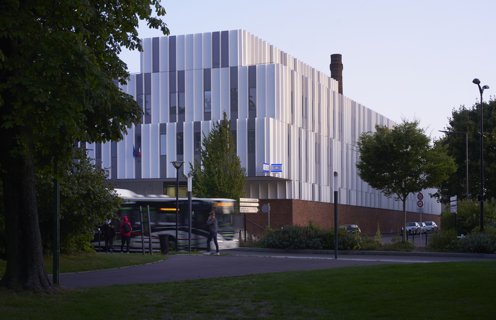 Tourcoing Police Hotel / Ameller Dubois-27