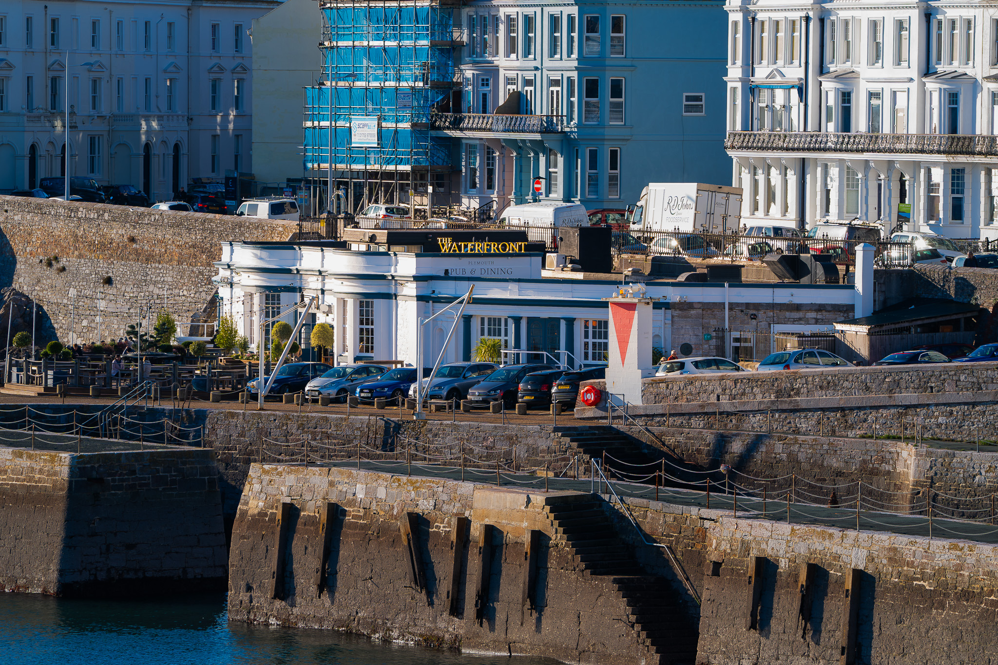 滨水区；海滨；河畔区域（注：具体含义需结合语境确定，这里滨水区是较为宽泛常用的译法） 丨United KingdomPlymouth-22