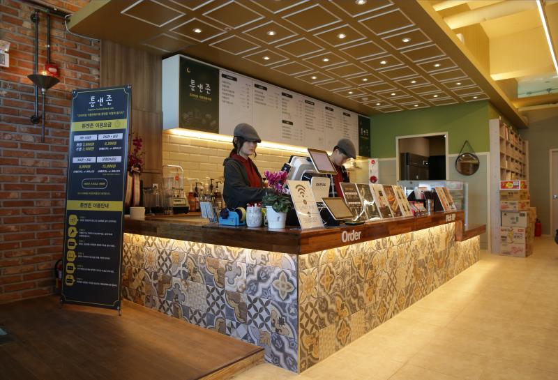 温馨 150 平漫画咖啡厅设计-6