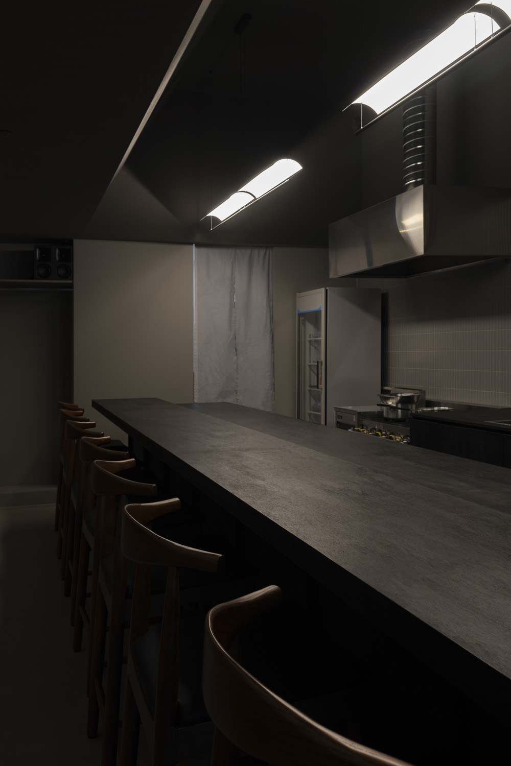 时尚高级的 11 坪料理店室内设计案例-13
