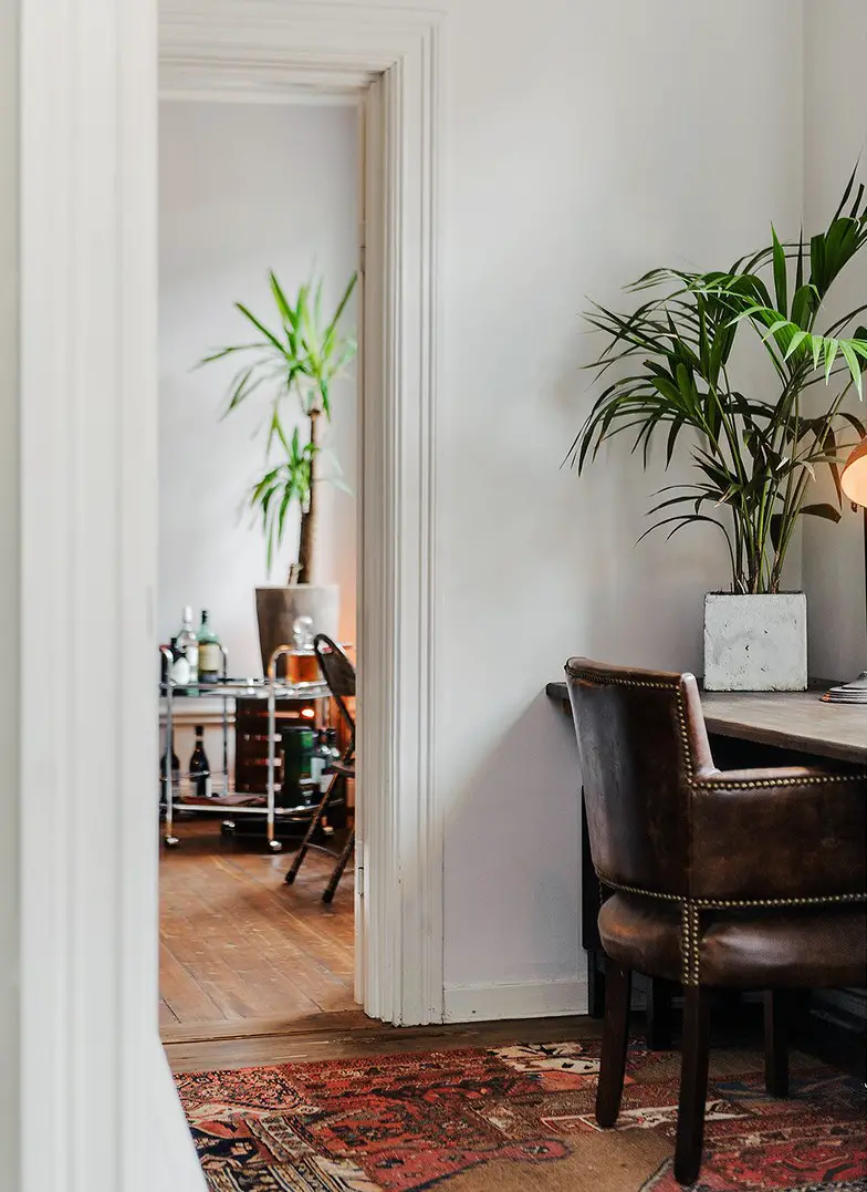 暖冬的民族风情 | 铜与 tan 皮革的完美搭配-12