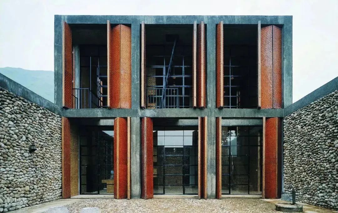 美剧《摩登家庭》里没人要的豪宅，竟然是这位世界级知名建筑师的家！儿子还是当红小鲜肉！-157