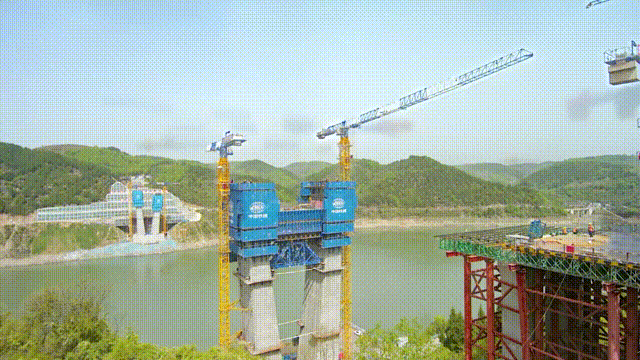 汉江之侧起云峰!国内最大跨度梁桁组合结构斜拉桥首塔封顶-29