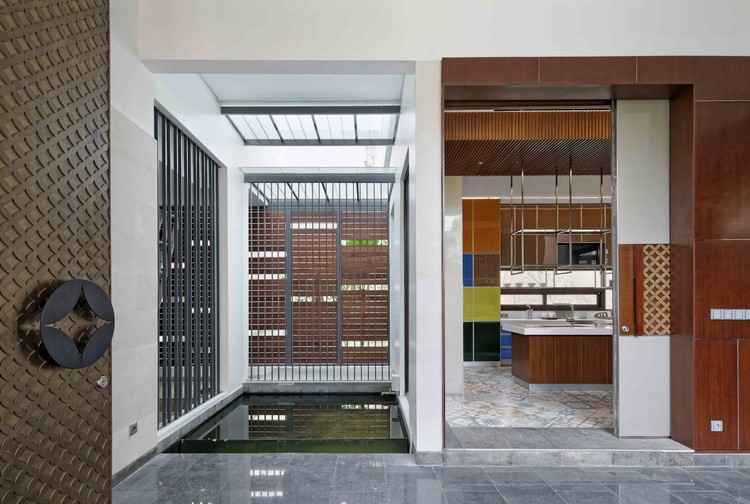 印尼传统与现代融合的绿洲住宅-28