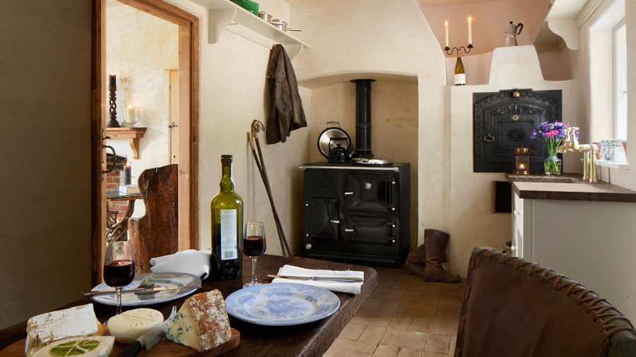 Маленькая дача в Англии посреди леса | 10 фото-8