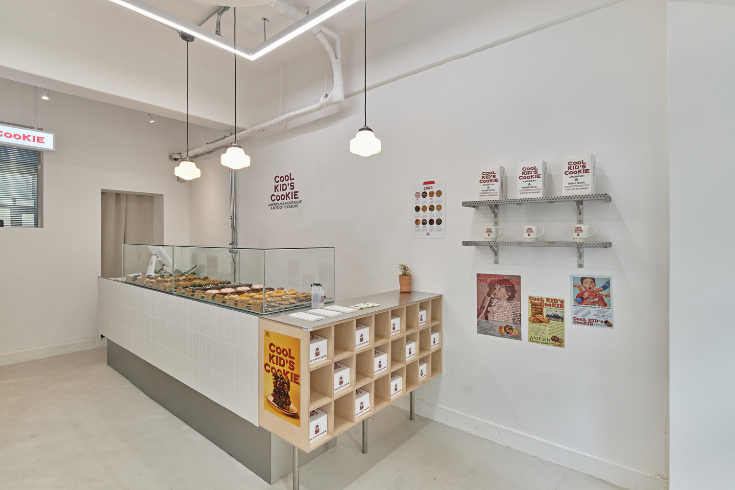 白色简约的 7 层甜品店空间设计-8