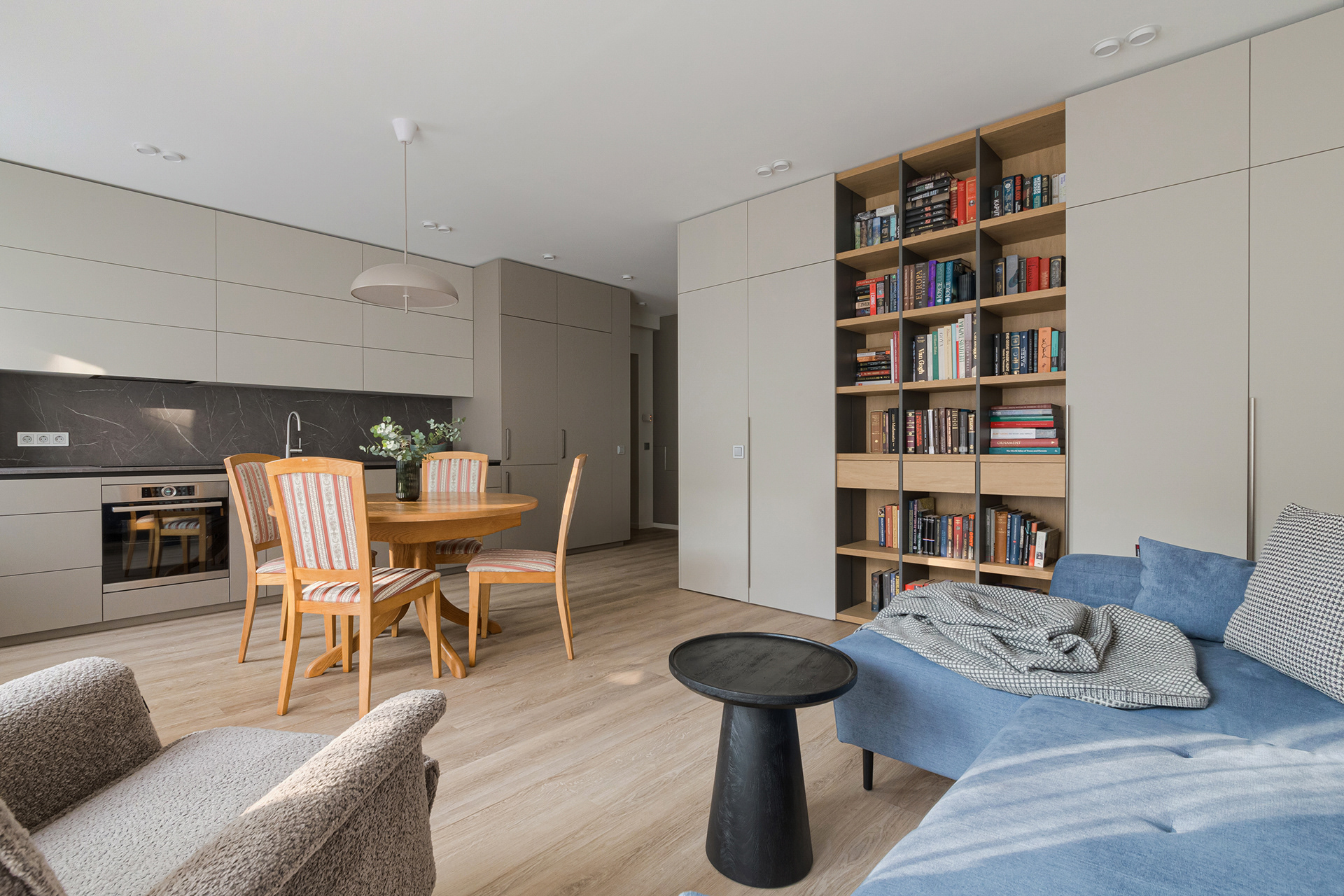 An Interior That Breathes: A Coastal Refuge in Palanga-9