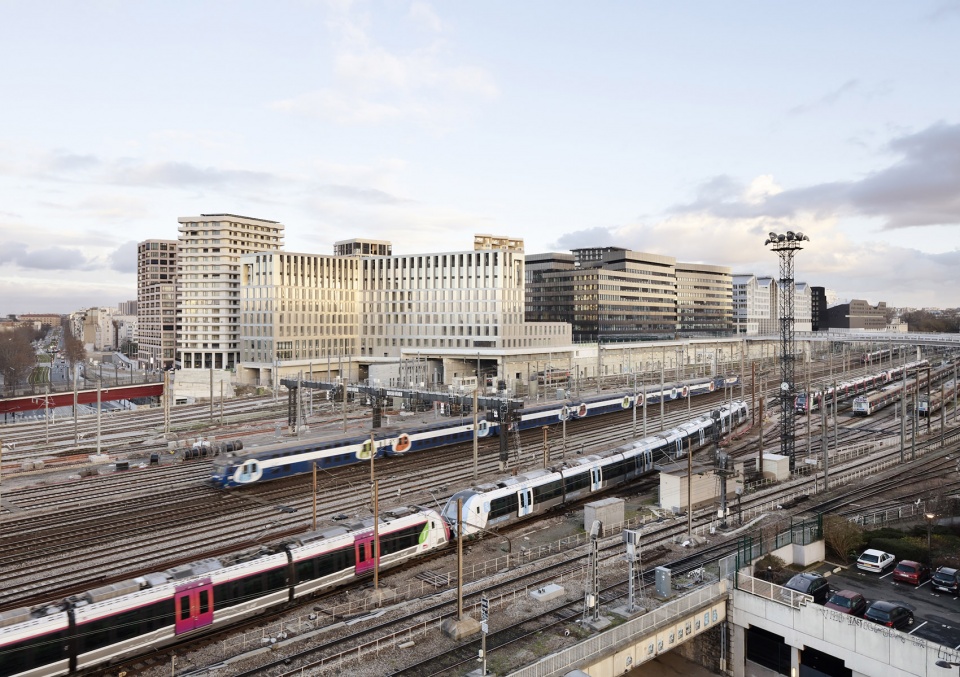 绿意盎然的城市办公空间-4