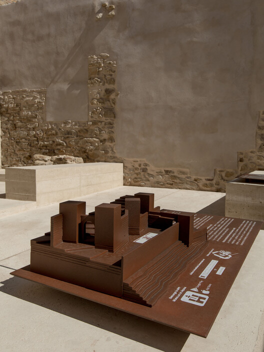 阿尔卡萨尔·阿霍纳防御墙诠释空间设计丨西班牙-23