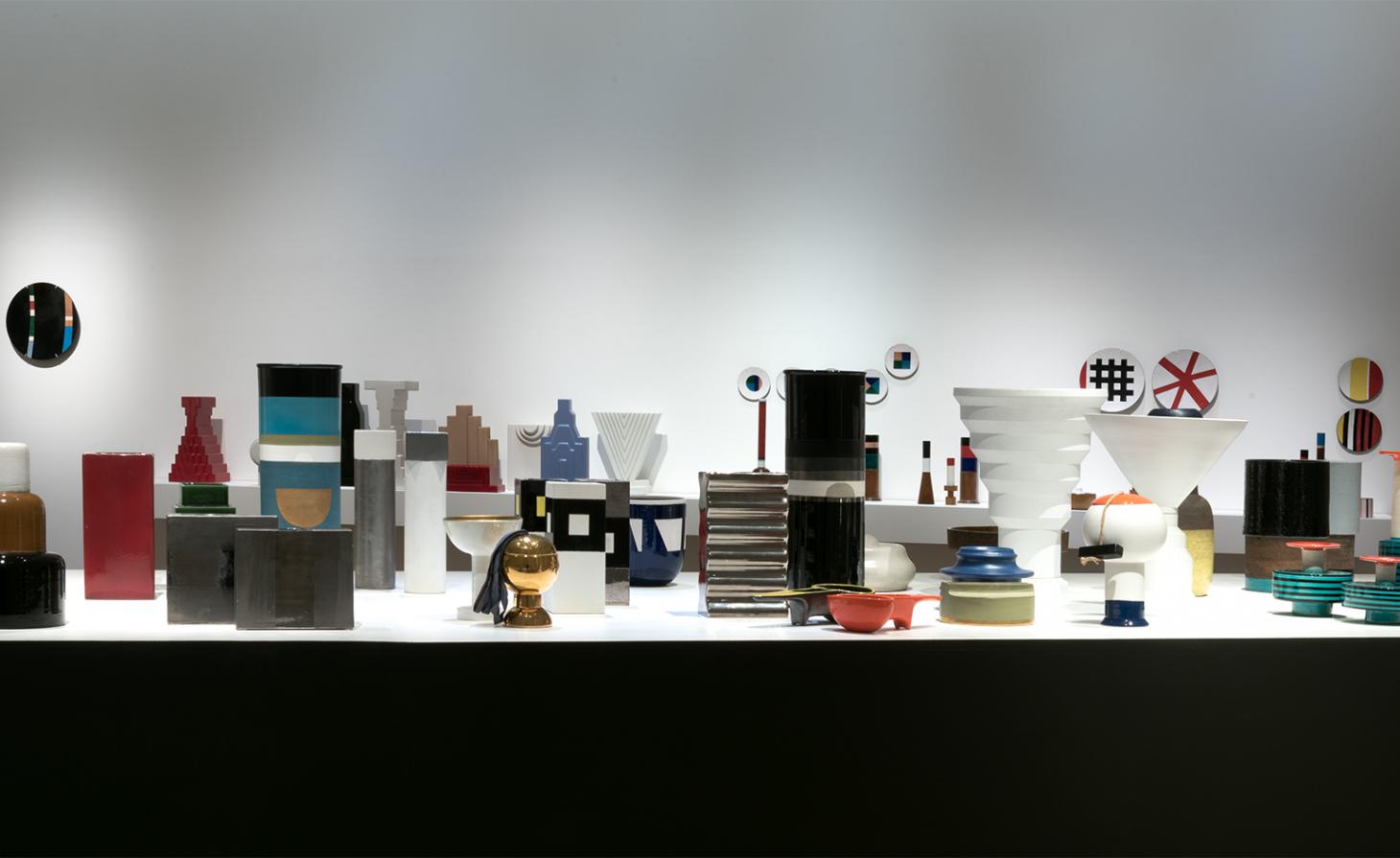 惊艳伦敦 | 150 件 Ettore Sottsass 陶瓷作品亮相 Phillips 画廊-22