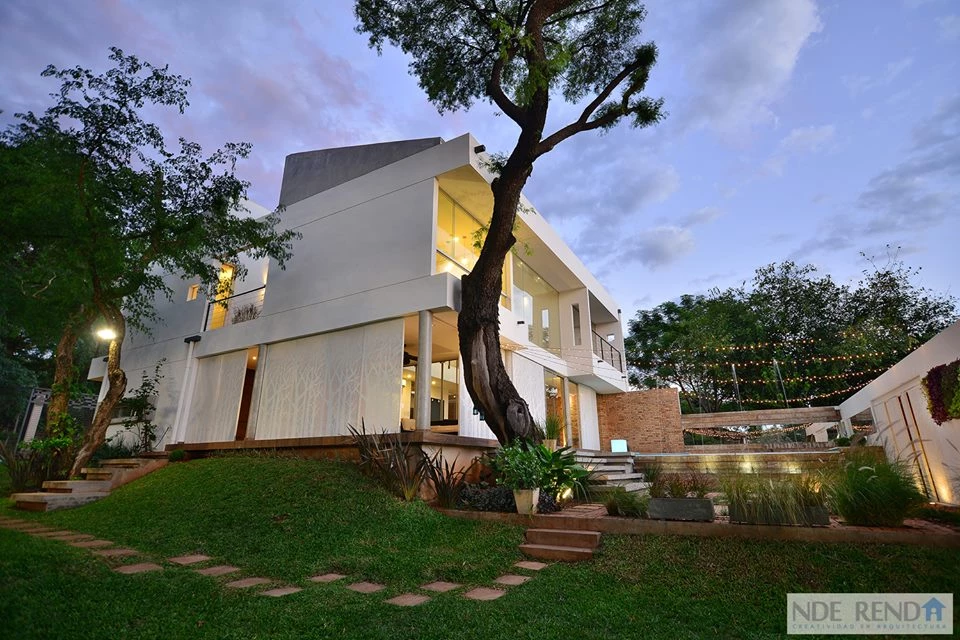 简约纯白住宅,融入自然的美感与功能-24