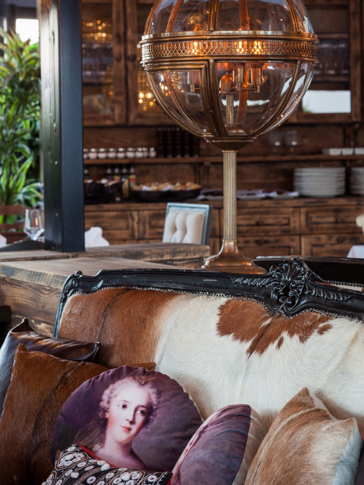 伊比萨El Carnicero餐厅室内空间创意设计-7