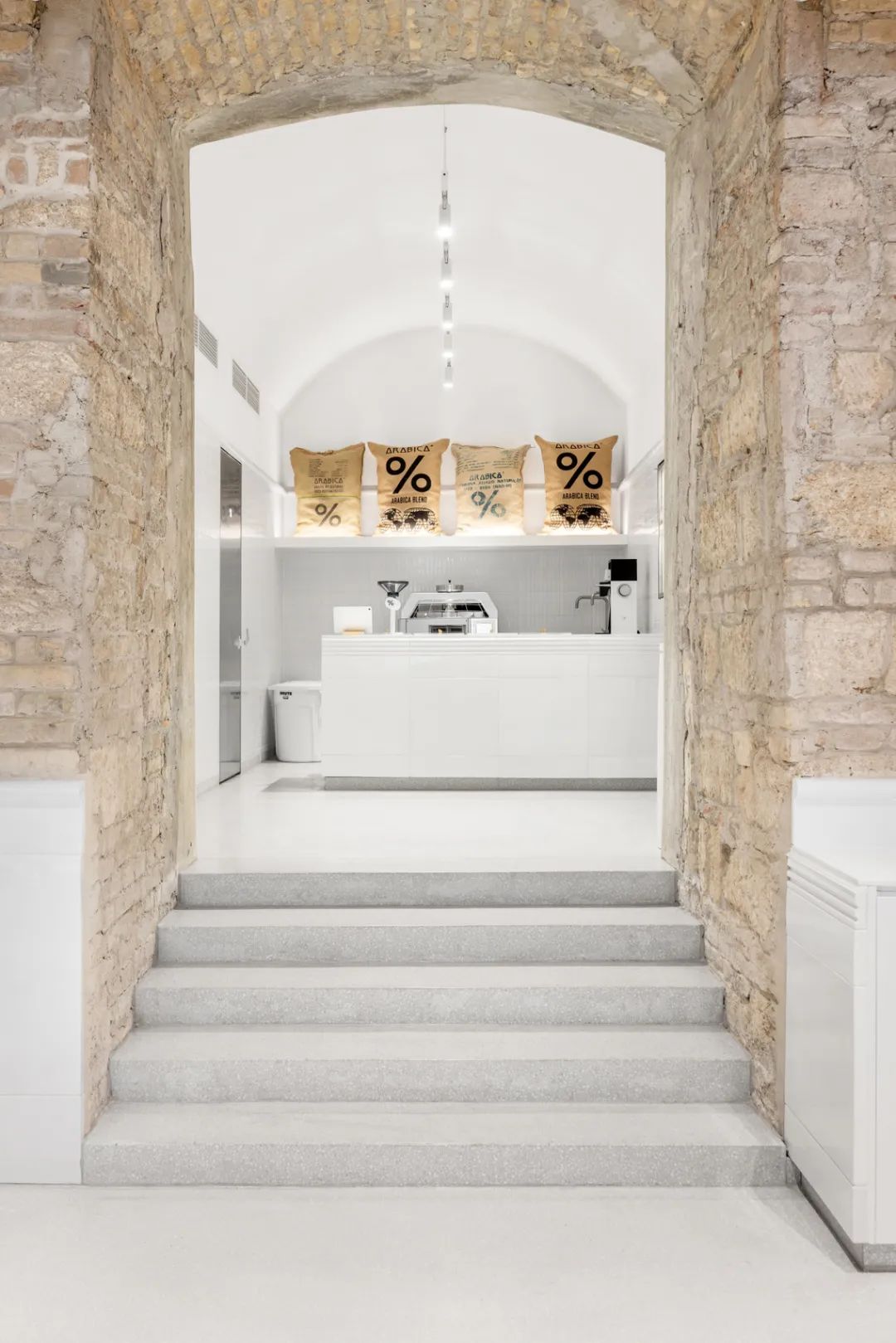 % ARABICA匈牙利布达佩斯Király Street店丨法国建筑工作室ciguë-11