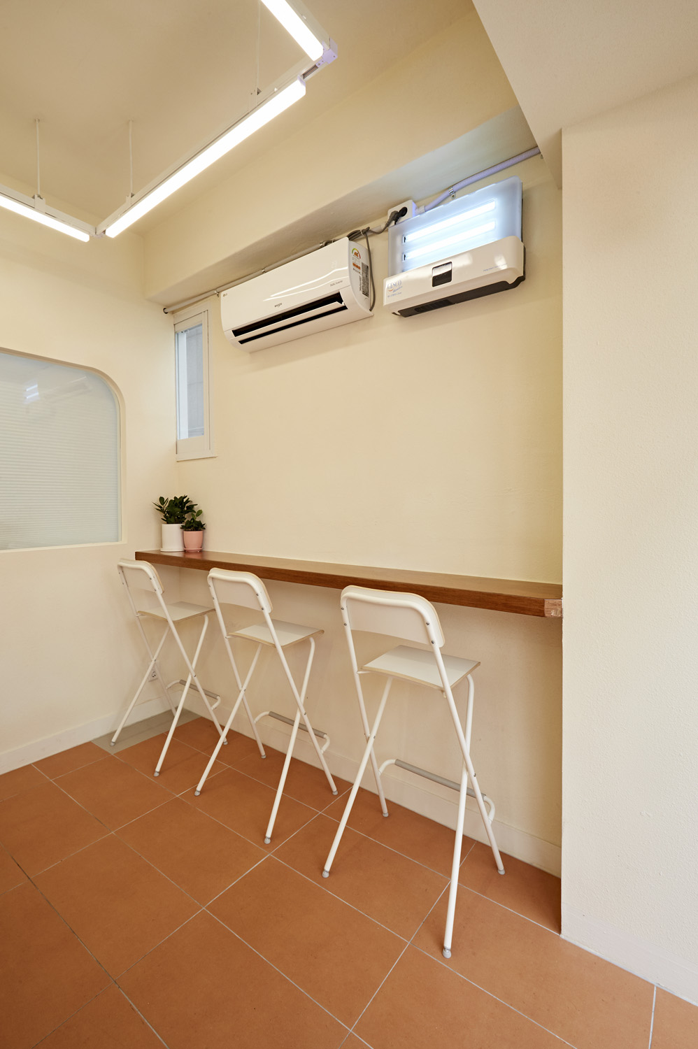 极简白色系 9 坪美式烘焙店-11